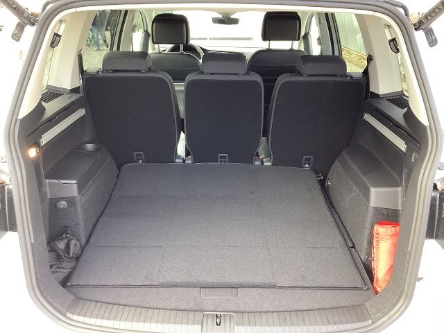 Fahrzeugabbildung Volkswagen Touran MOVE 2,0 TDI DSG 7-SITZER KAMERA LED NAVI