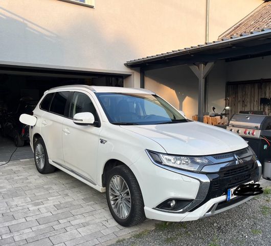 Mitsubishi Outlander Plug In Diamant Ausst...