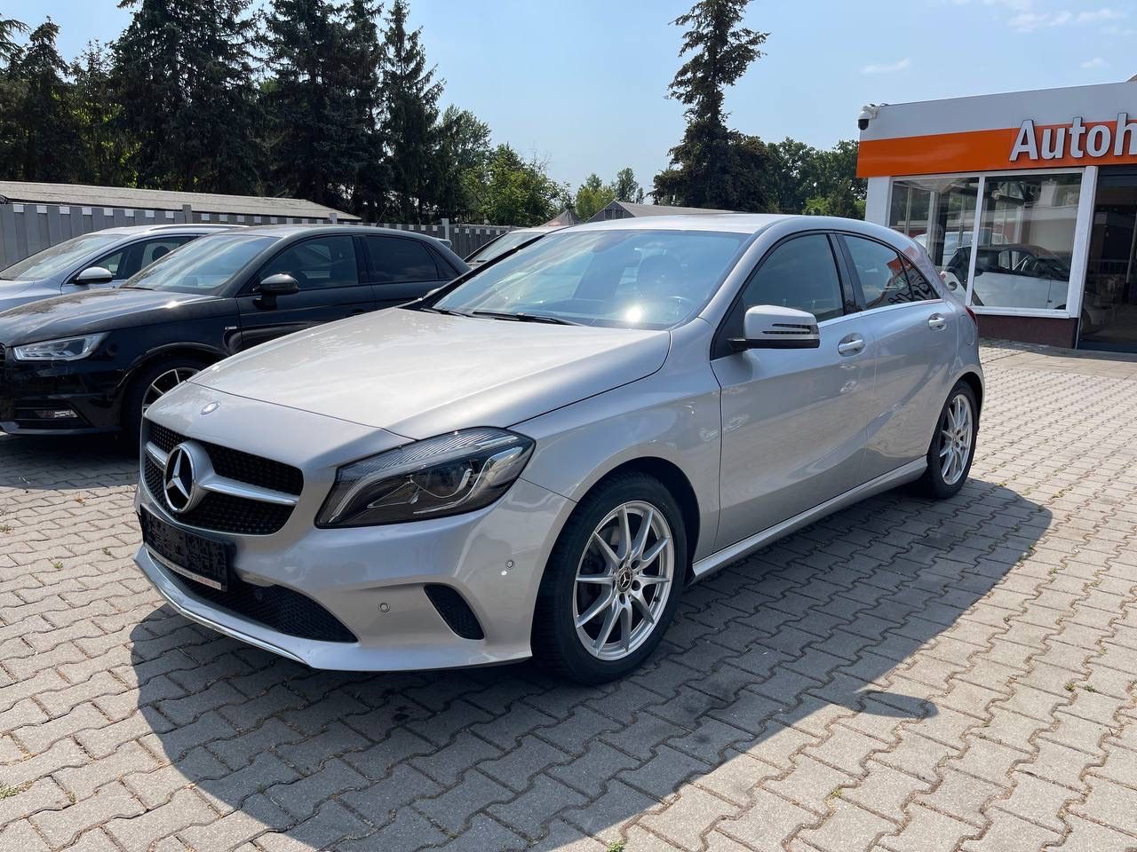 Fahrzeugabbildung Mercedes-Benz A 200 Urban*Rückfahrkamera*LED*Tempomat