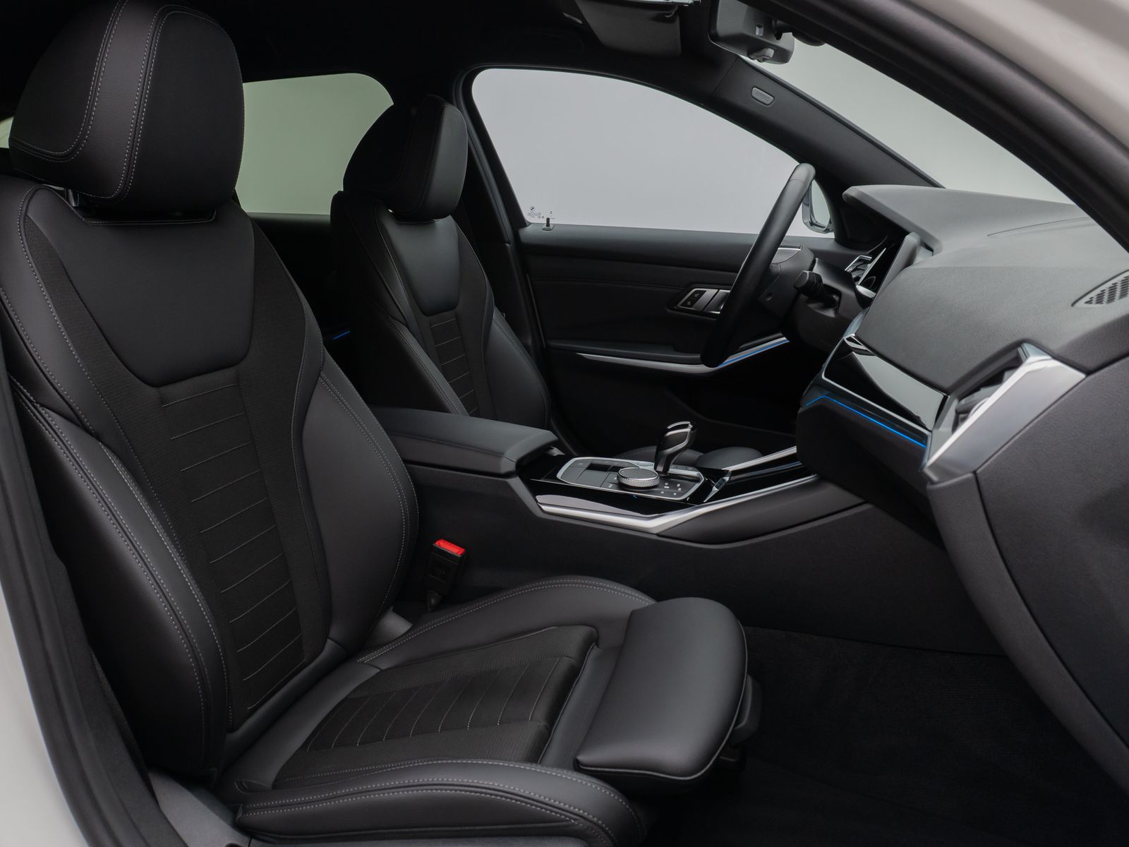 Fahrzeugabbildung BMW 320e  Sport Line DAB HiFi CockPitPro PDC Alarm