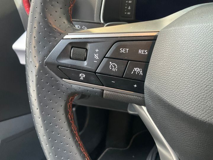 Fahrzeugabbildung SEAT Arona FR TSI DSG *Cam*LED*PDC*Sitzhzg*ACC*APP*