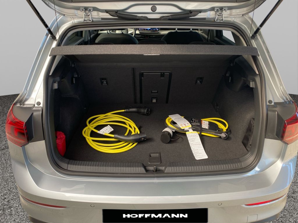 Fahrzeugabbildung Volkswagen Golf 1.5 eHybrid DSG Life Area View 3 Jahre Ansc