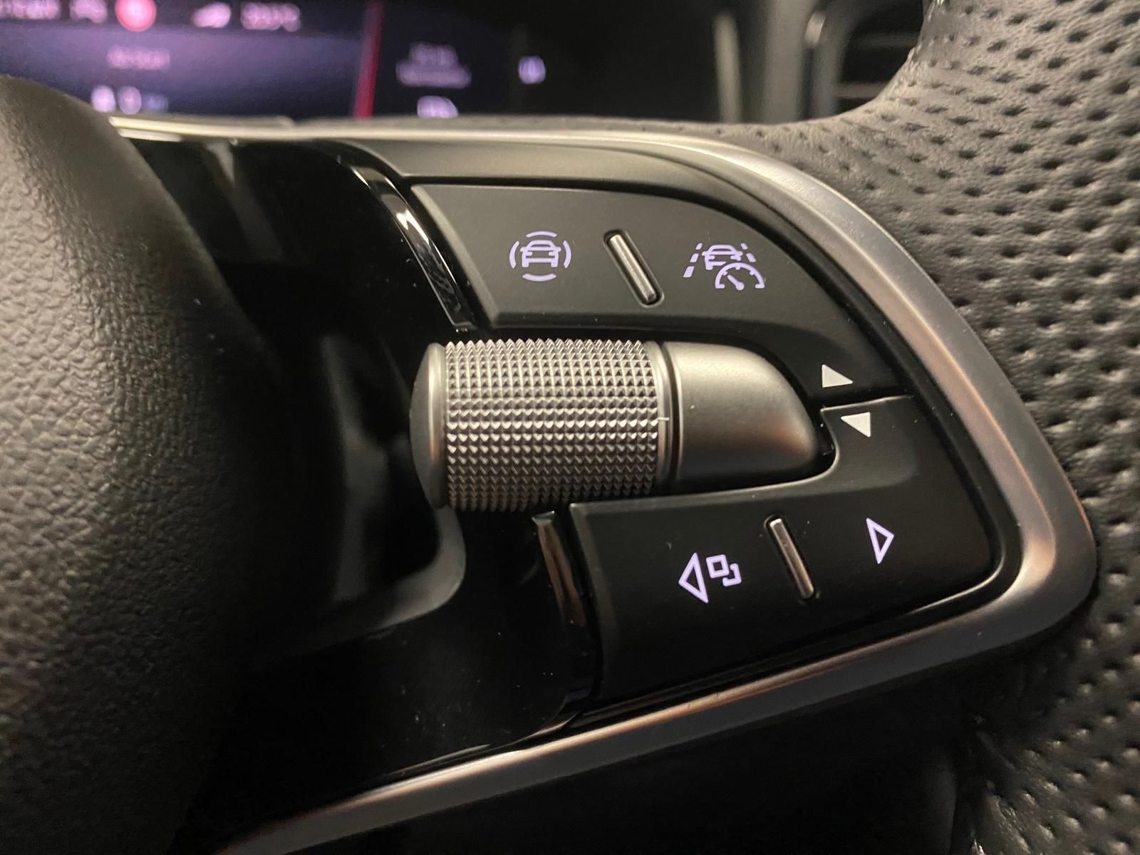 Fahrzeugabbildung SKODA Karoq 1.5 TSI SPORTLINE+5J GA+MATRIX+ACC+360+AHK