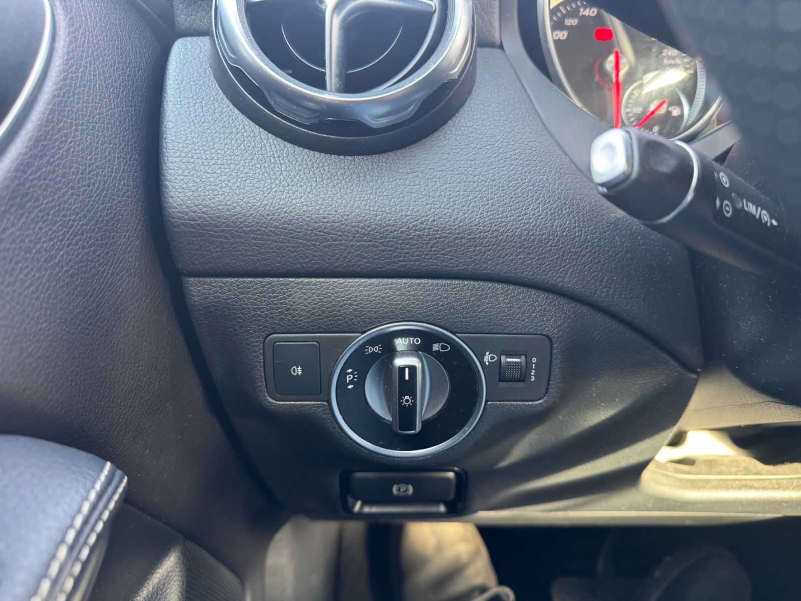 Fahrzeugabbildung Mercedes-Benz GLA 200 Leder+Navi+Kamera+Bluetooth