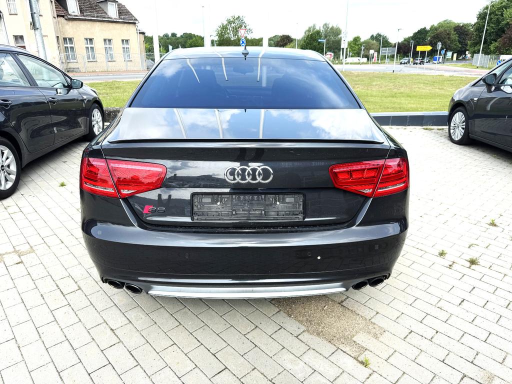 Audi S8