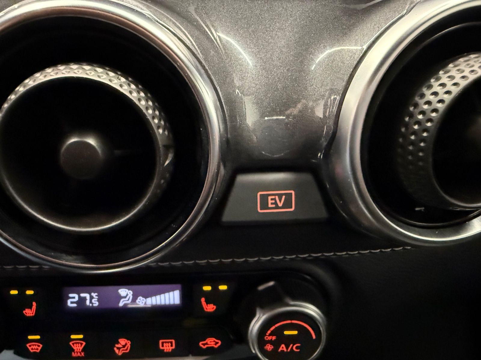 Fahrzeugabbildung Nissan Juke Hybrid Tekna; Leder, 19Zoll, 360°