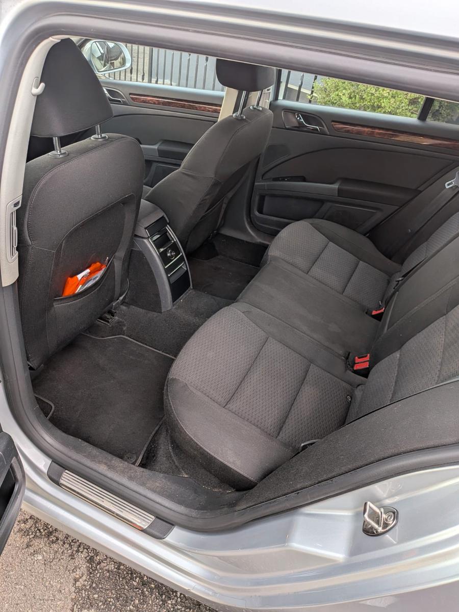 Skoda Superb 2011 — photo 13