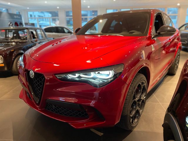 Alfa Romeo Stelvio Quadrifoglio 2.9 V6 Bi-Turbo AT8 Q4