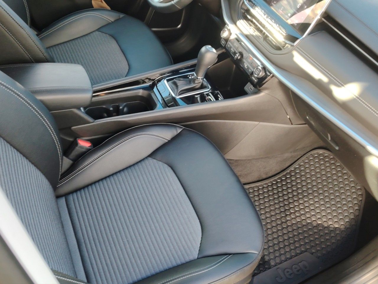 Fahrzeugabbildung Jeep Compass Altitude Mild-Hybrid FWD