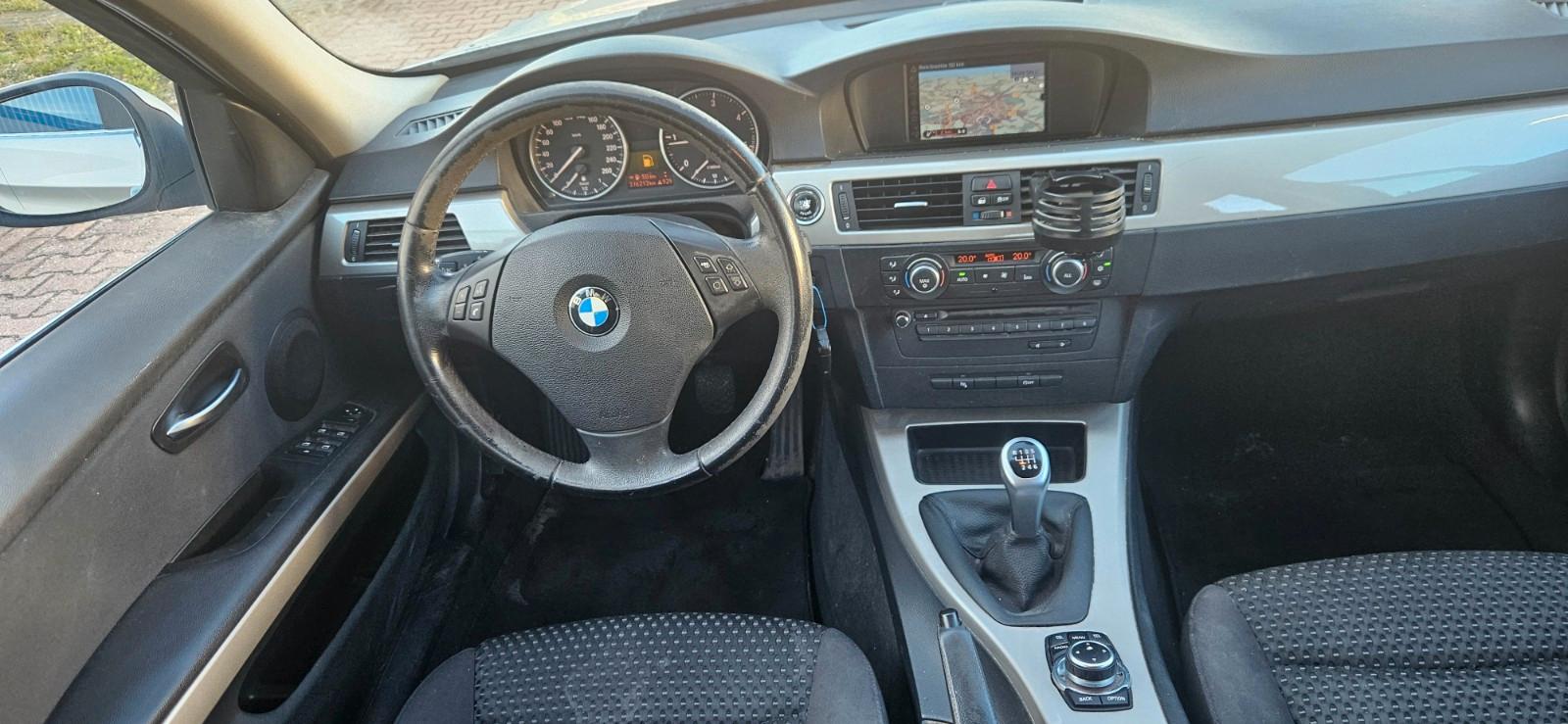 BMW 320 2011 — photo 5