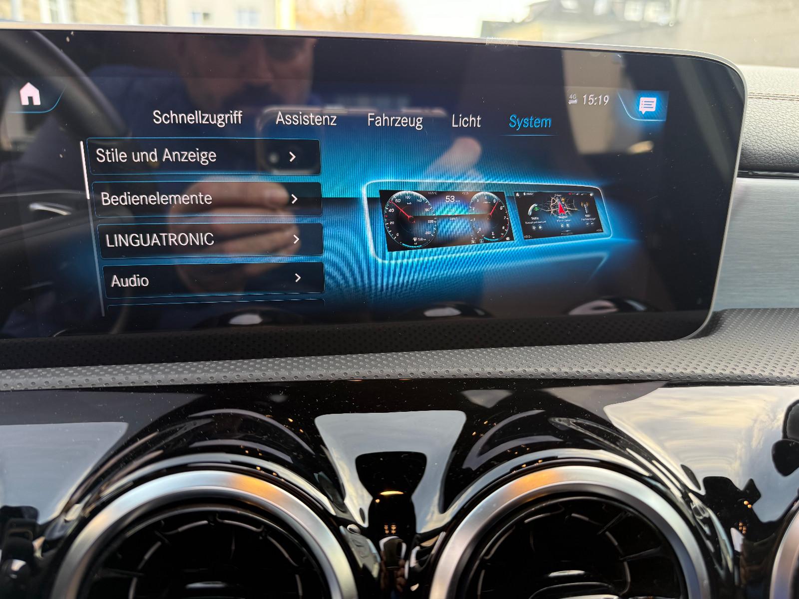 Mercedes-Benz A250 4-MATIC AMG-LINE LEDER PANO KAMERA LED NAVI