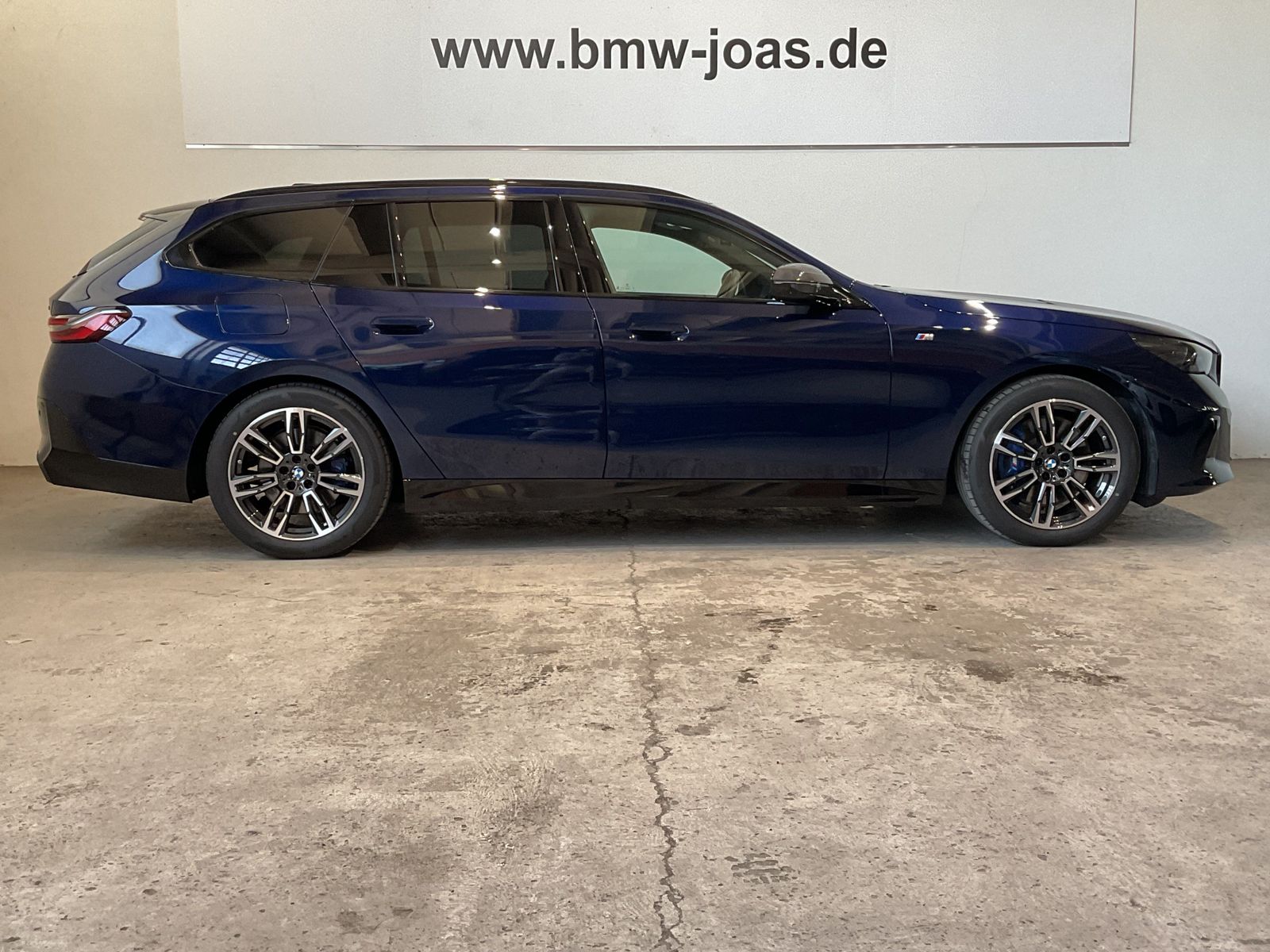 Fahrzeugeinzelansicht 15 Fahrzeugabbildung BMW 540d xDrive Touring M Sportpaket AHK