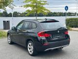BMW X1 sDrive 18 i Panorama, Navi, AHK. - BMW X1: Schwarz
