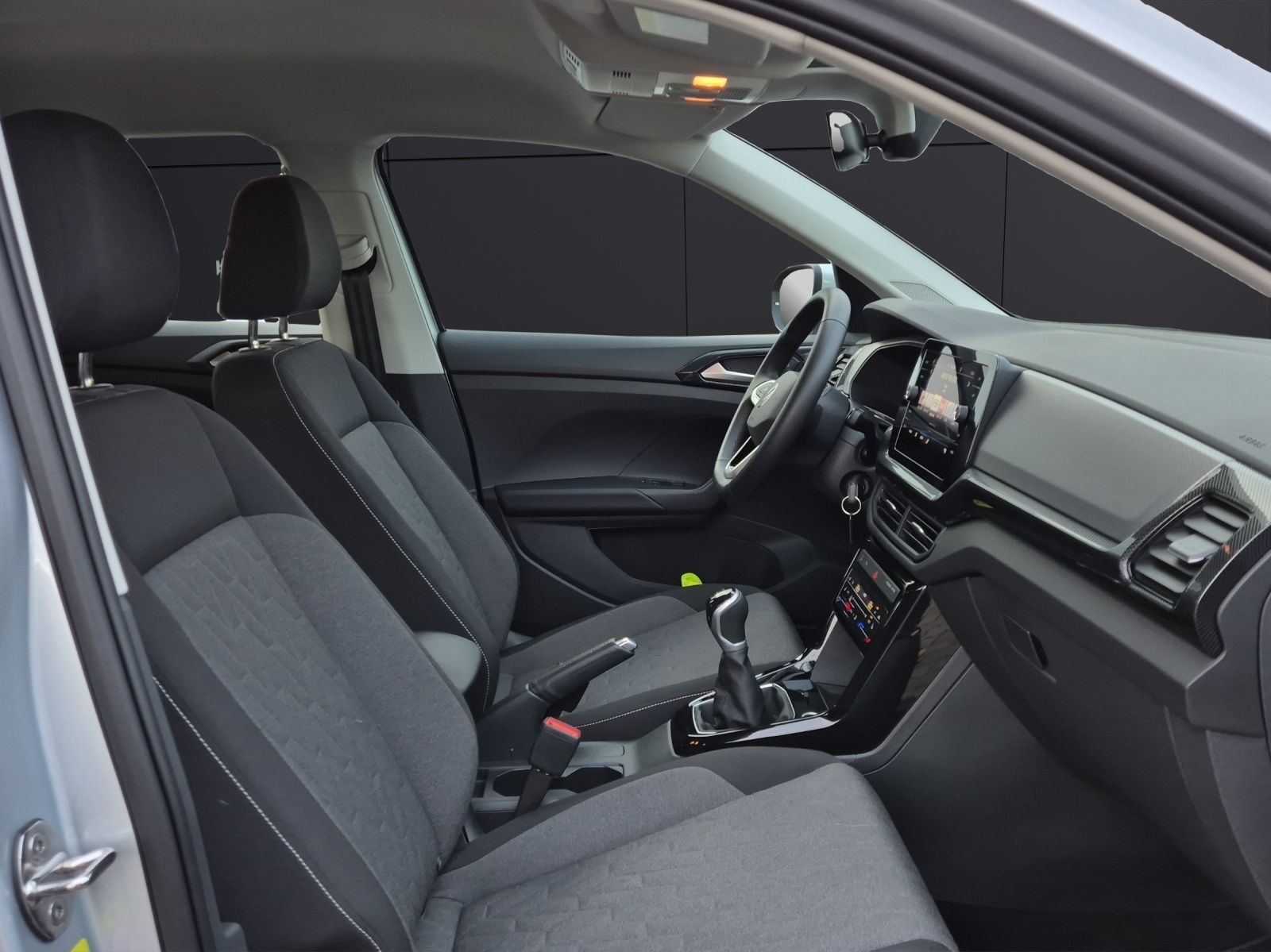 Fahrzeugabbildung Volkswagen T-Cross TSI Life LED Navi AID ACC PDC SH LM