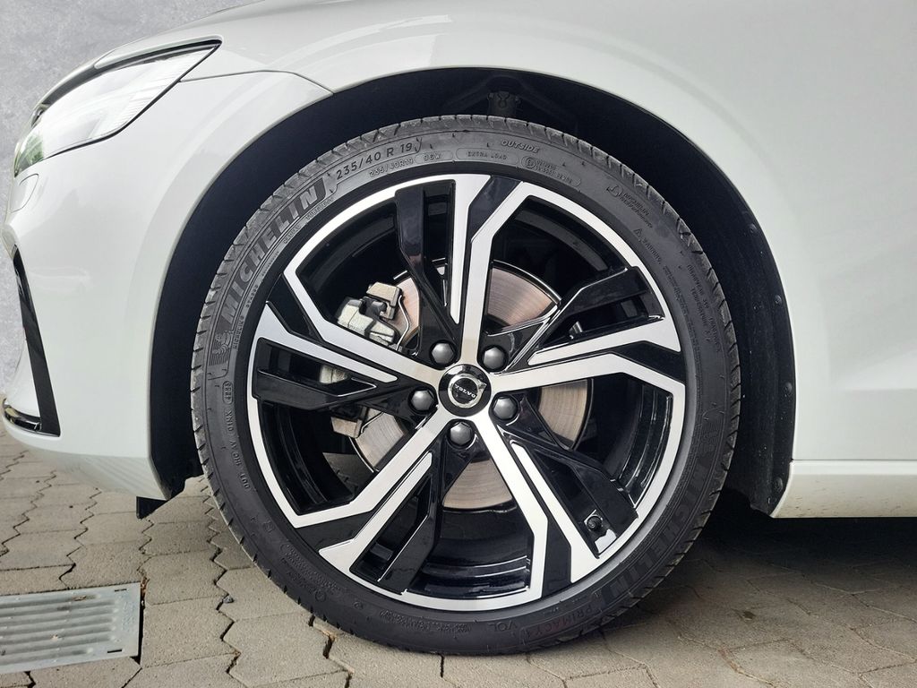 Volvo V60 Kombi  Plus Dark B4 Diesel EU6d Harmon Kardo