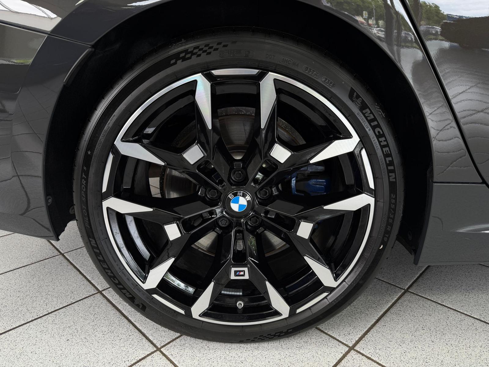 BMW M340i Touring xD*SHADOW*PANO*HUD*ACC*KEYL*360°