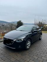 Mazda 2 SKYACTIV-G 90 White Edition - Mazda 2: Teilleder, mit Klimaautomatik