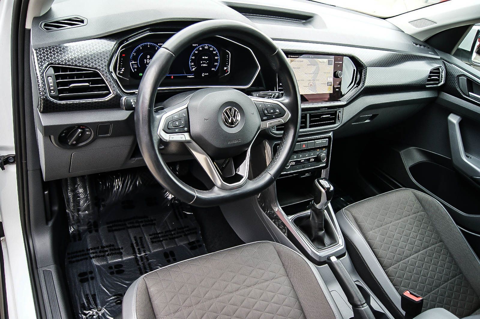 Fahrzeugabbildung Volkswagen T-Cross 10 Style DSG R-LINE VIRTUAL NAVI ACC 18'