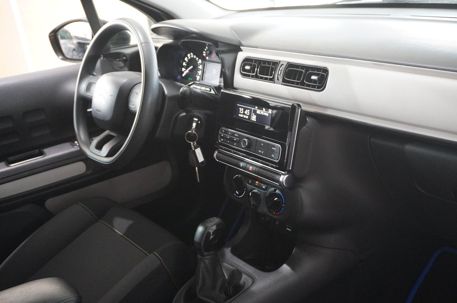 Fahrzeugabbildung Citroën C3 LIM. 1.2 LIVE KLIMA/TEMP./NEBEL/SPORT/USB