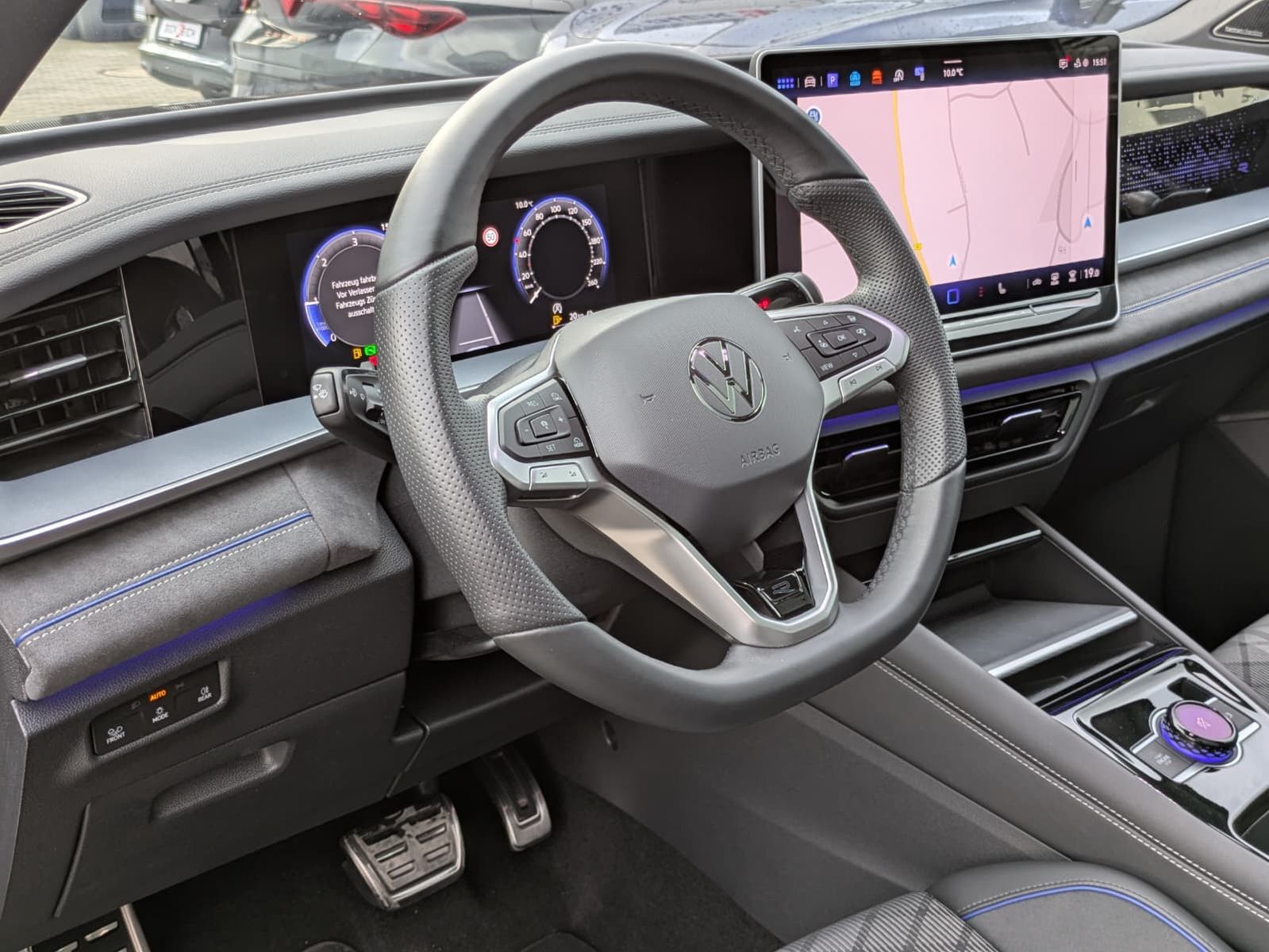 Fahrzeugabbildung Volkswagen Tayron 2.0 TDI 4M R-Line 7Si*MATRIX*AHK*PANO*HUD