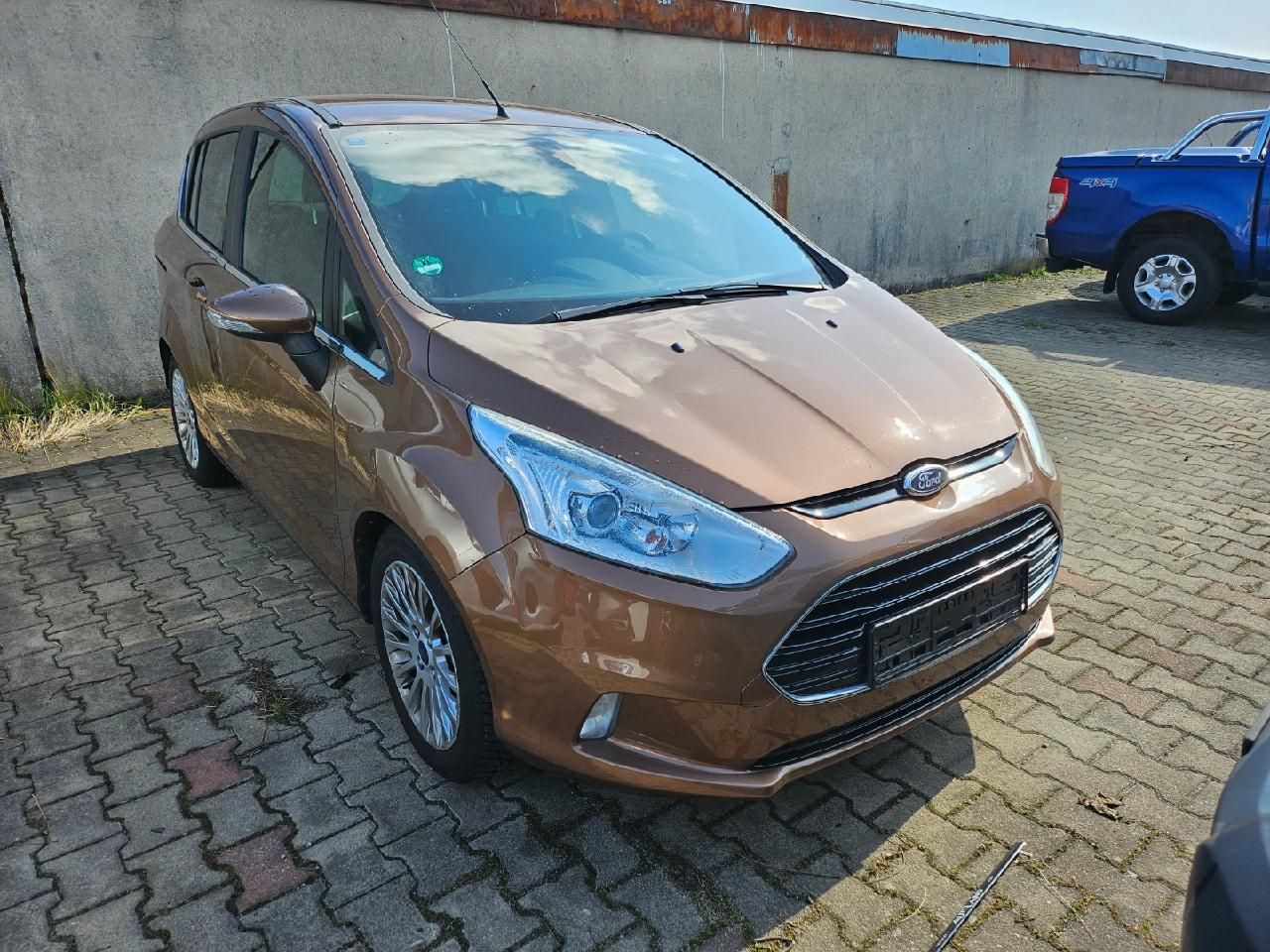 Fahrzeugabbildung Ford B-MAX Titanium klappernder Motor