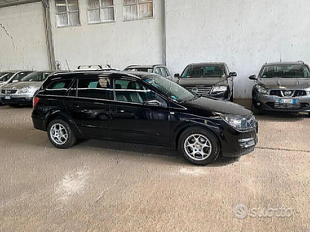 Opel Astra 2007 — салон