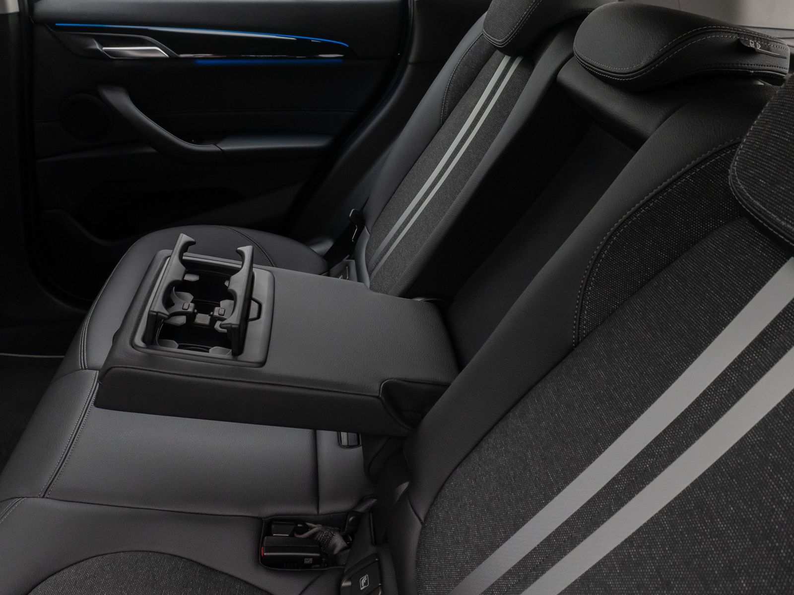 Fahrzeugabbildung BMW X1 xD25e Sport Line Kamera HUD DAB HiFi Komfort