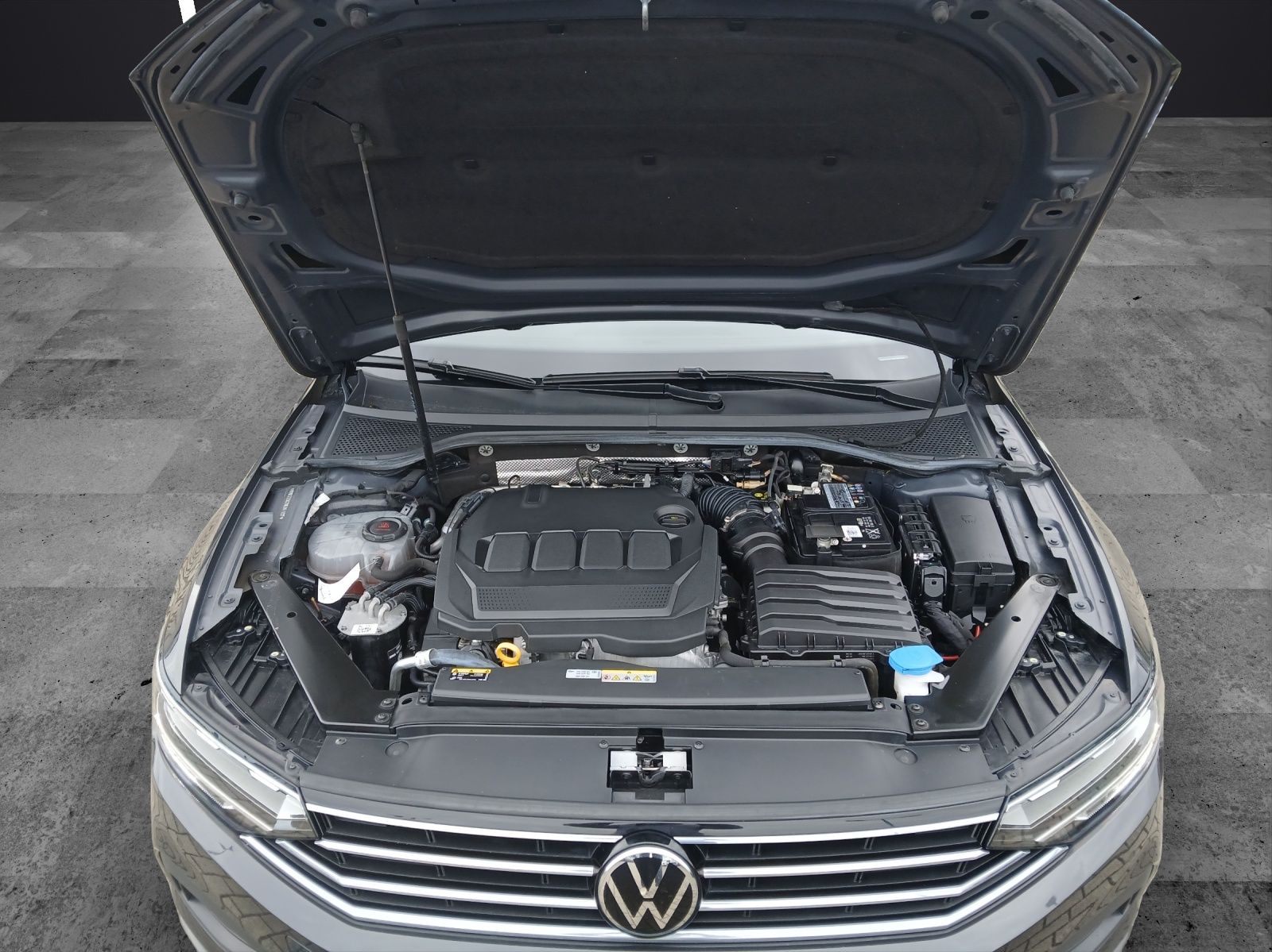 Fahrzeugabbildung Volkswagen Passat Variant TDI LED AHK Navi ACC RFK SH