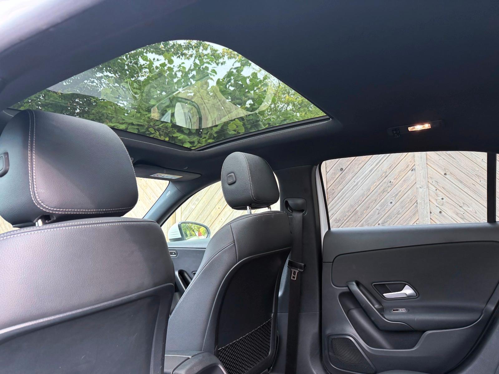 Mercedes-Benz A 250 e°Navigation°Parkass.°LED