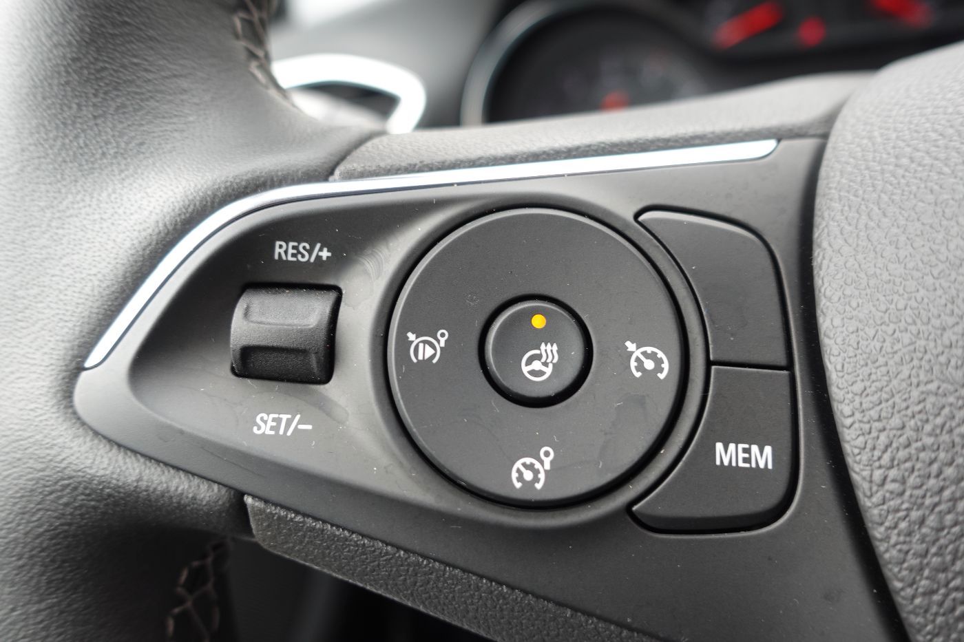 Fahrzeugabbildung Opel Crossland 1.2 Turbo Elegance HUD,KlimaA,LED,Navi