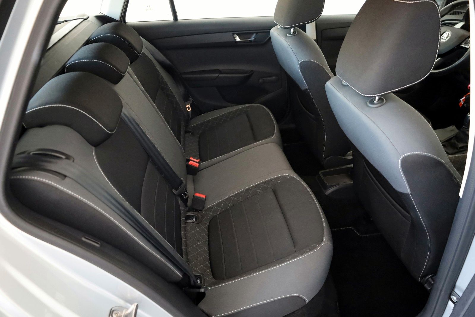 Fahrzeugabbildung SKODA Fabia Combi Ambition SH,PDC,Kamera,Apple CarPlay