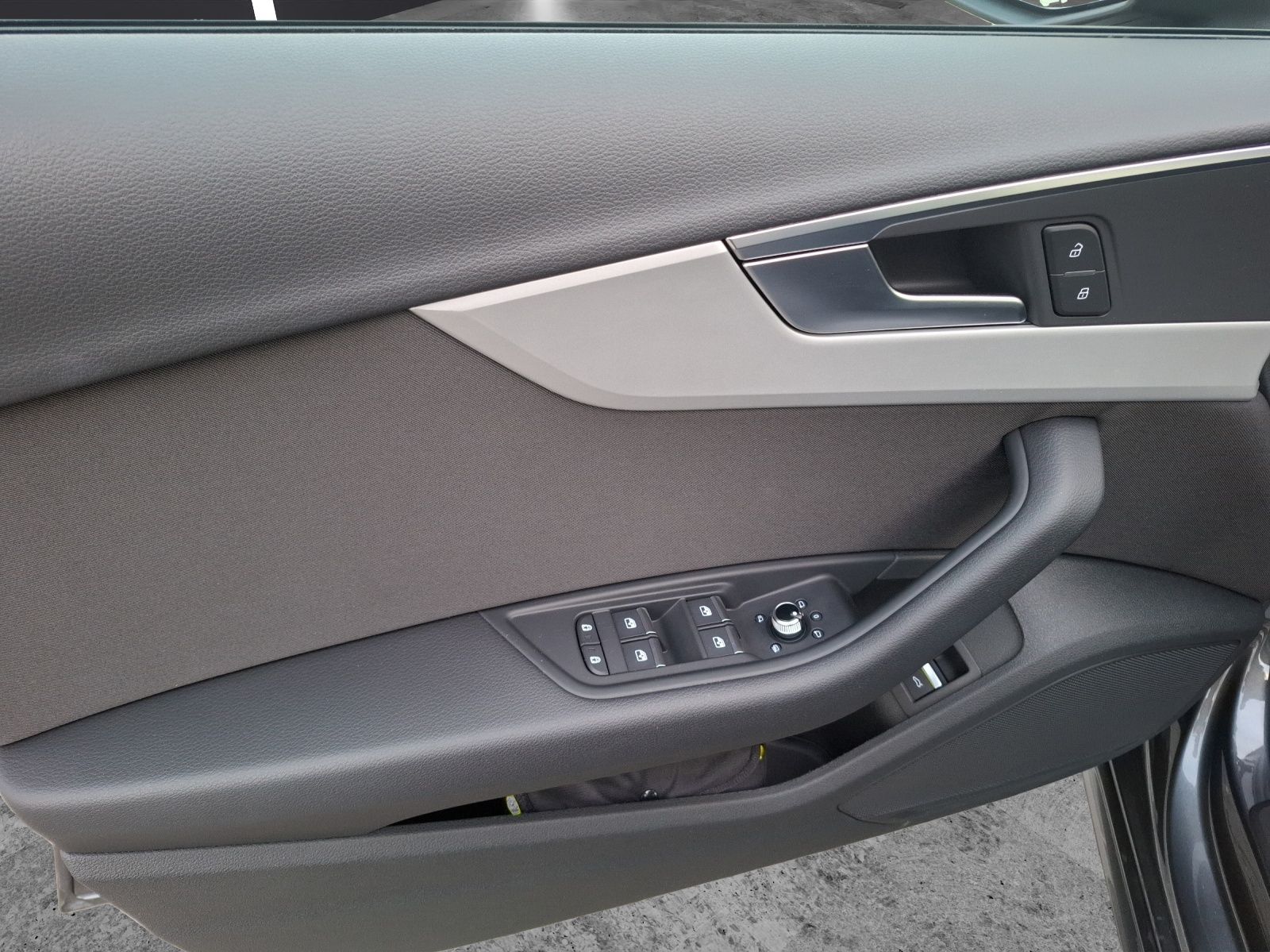 Fahrzeugabbildung Audi A4 Avant 35 TDI S-line S-tronic Matrix Navi ACC
