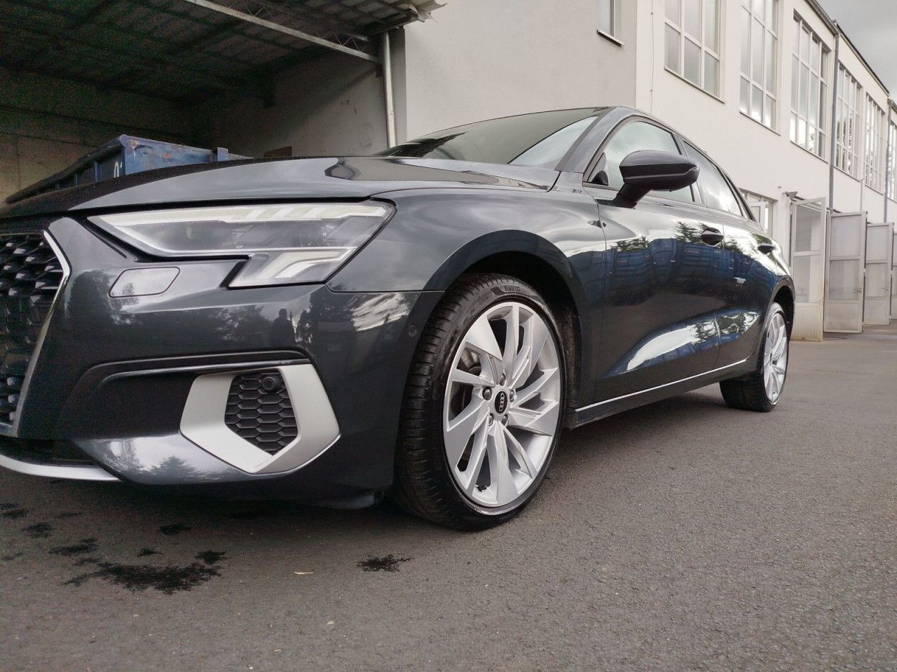 Fahrzeugabbildung Audi A3 Sportback Advanced 35 1.5 TFSI DSG Navi ACC
