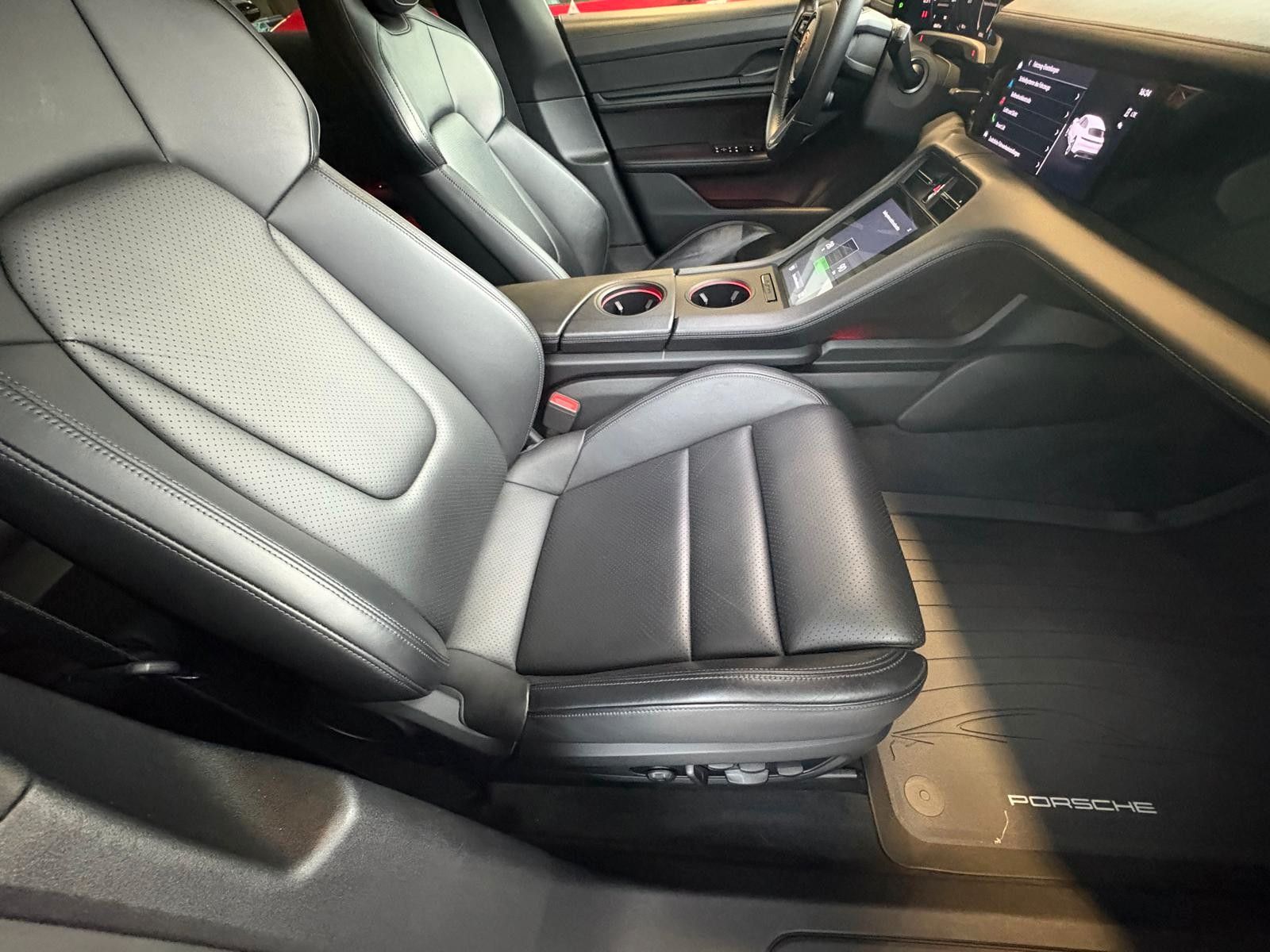 Fahrzeugabbildung Porsche Taycan Sport Turismo/Sportchrono/Bose/Pano/