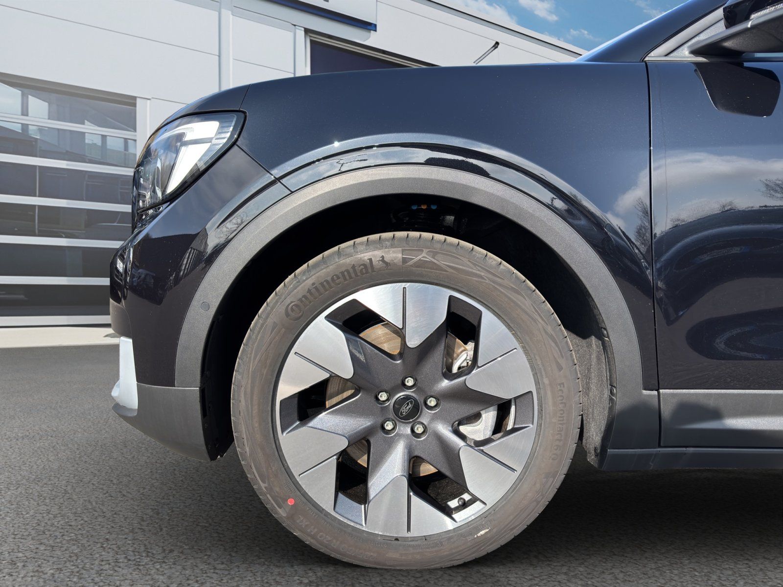 Fahrzeugabbildung Ford Explorer eMotor Premium RWD