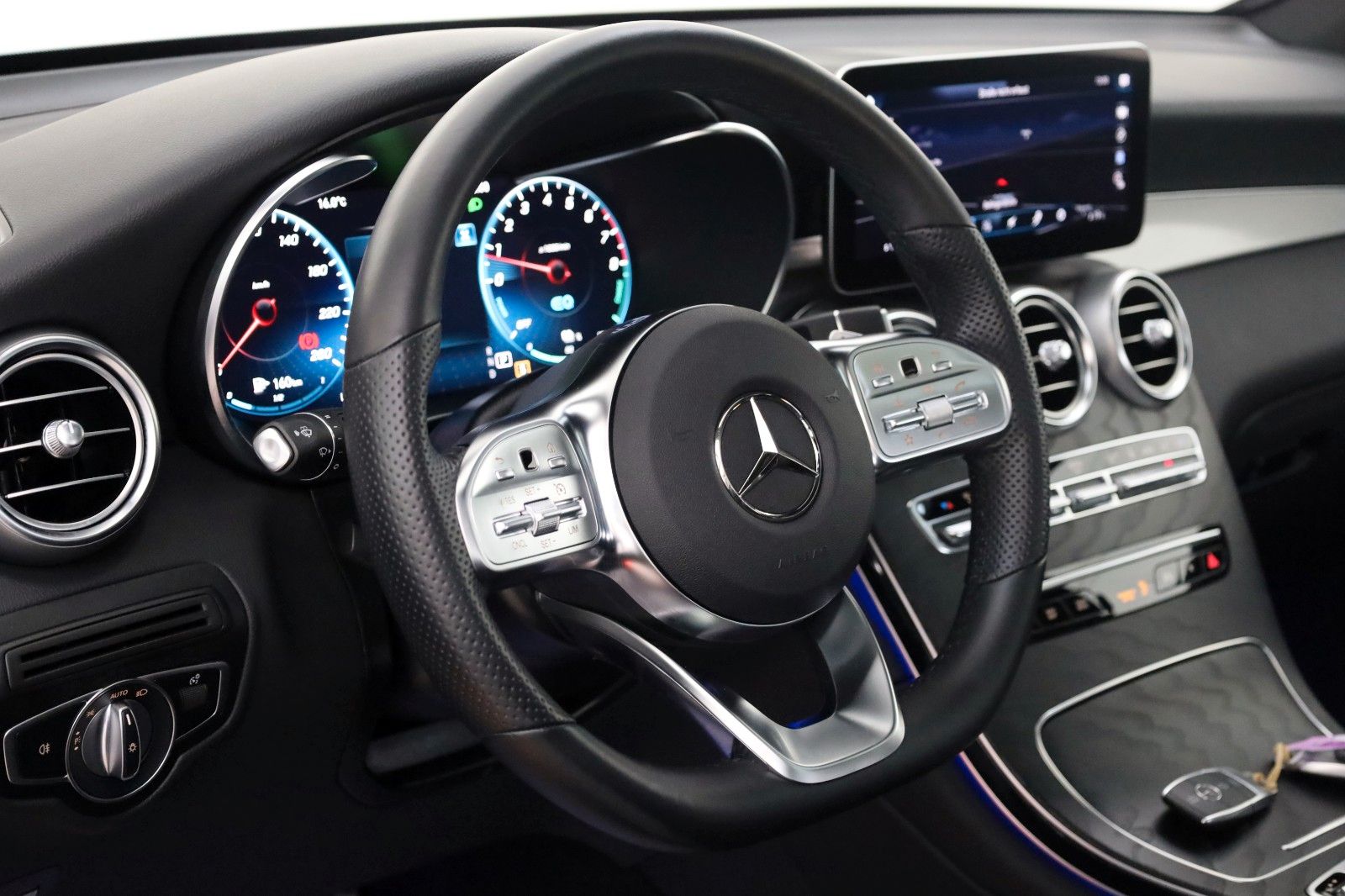 Fahrzeugabbildung Mercedes-Benz GLC 300 e 4M,AMG-line, Navi,LED,360Kam,Pano,AHK