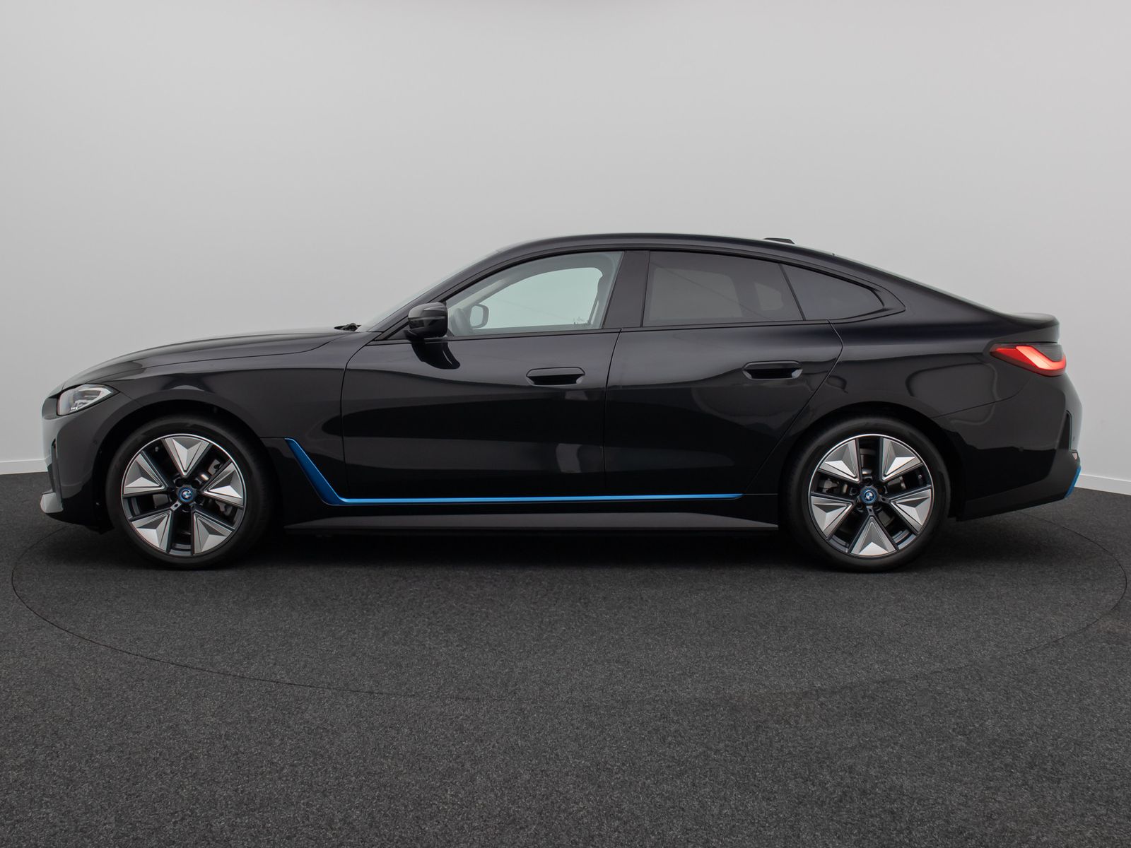 Fahrzeugabbildung BMW i4 eD40 GC HiFi Alarm Kamera HUD Leder 19Zoll