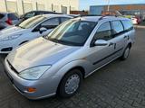 Ford Focus 1.6 Futura Turnier - Ford Focus aus 2000: Kombi