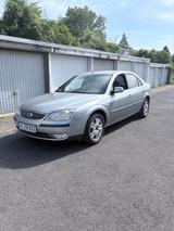 Ford Mondeo 2.5 V6 Ghia Ghia - Ford Mondeo aus 2003: Ghia
