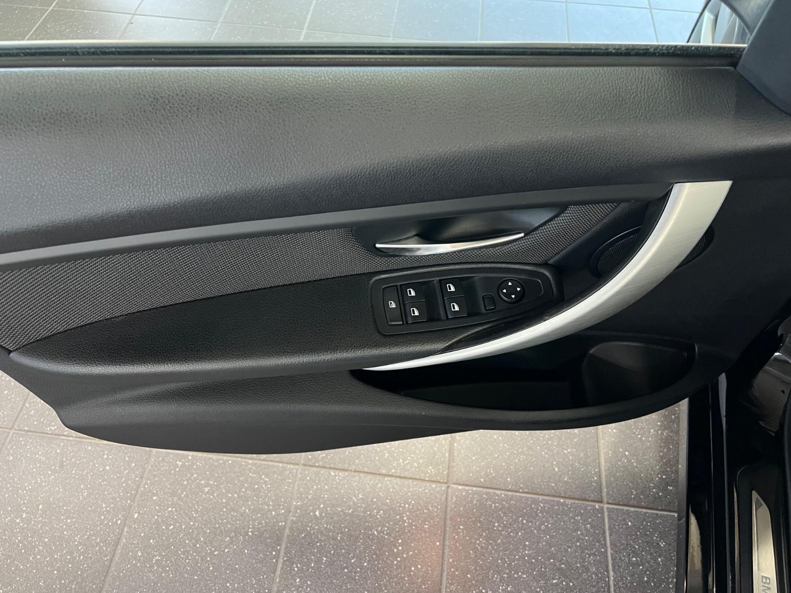 BMW 320 d T xDrive Modern AHK+Bi-Xe+AMB+Keyless uvm