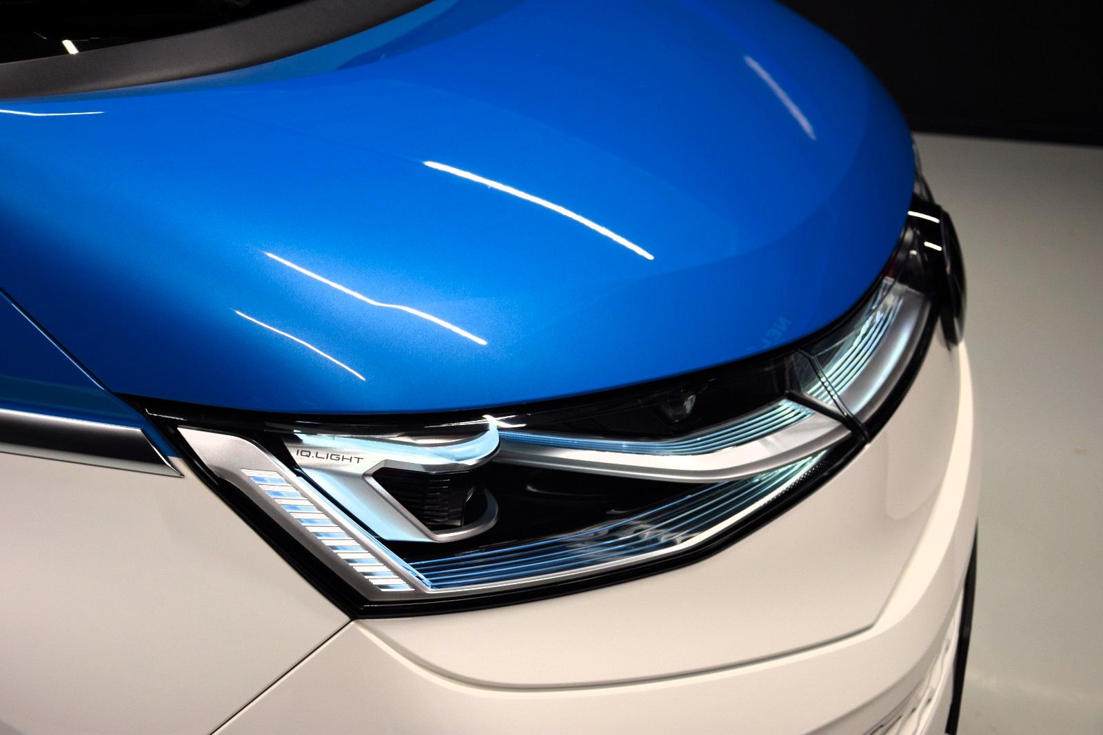 Fahrzeugabbildung Volkswagen T7 Multivan Style lang  HuD vis-a-vis ACC bi-col