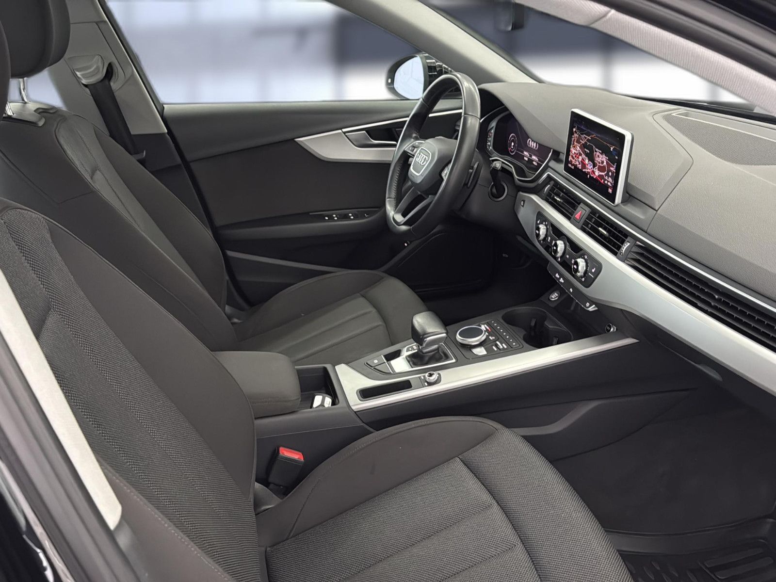 Fahrzeugabbildung Audi A4 Avant 35 TDI / AHK /