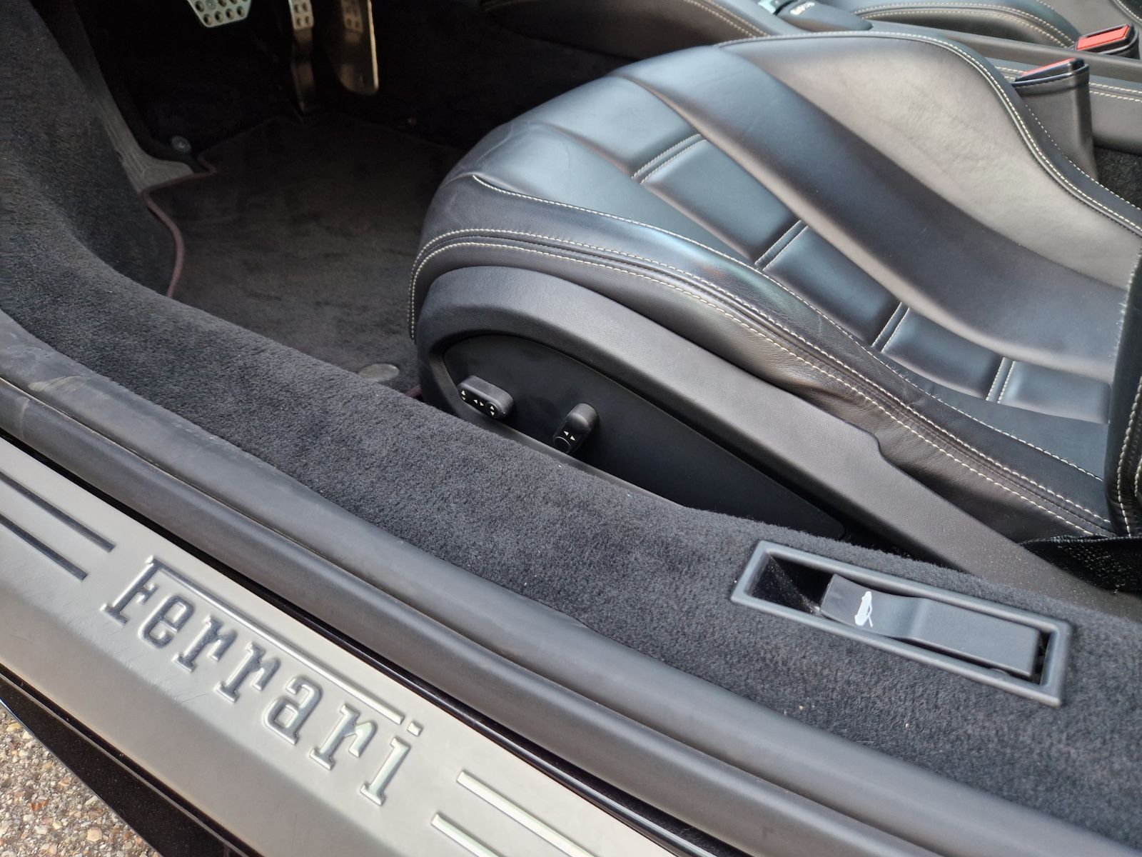 Fahrzeugabbildung Ferrari 458 Italia*dt. Auto*Carbon*AFS*