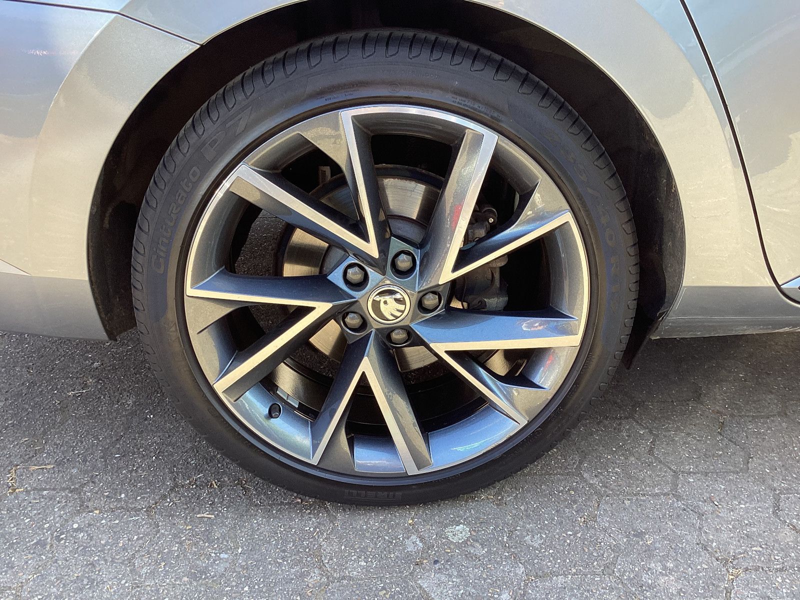 Fahrzeugabbildung SKODA Superb Combi Sportline 1.5 TSI Navi AHK ACC
