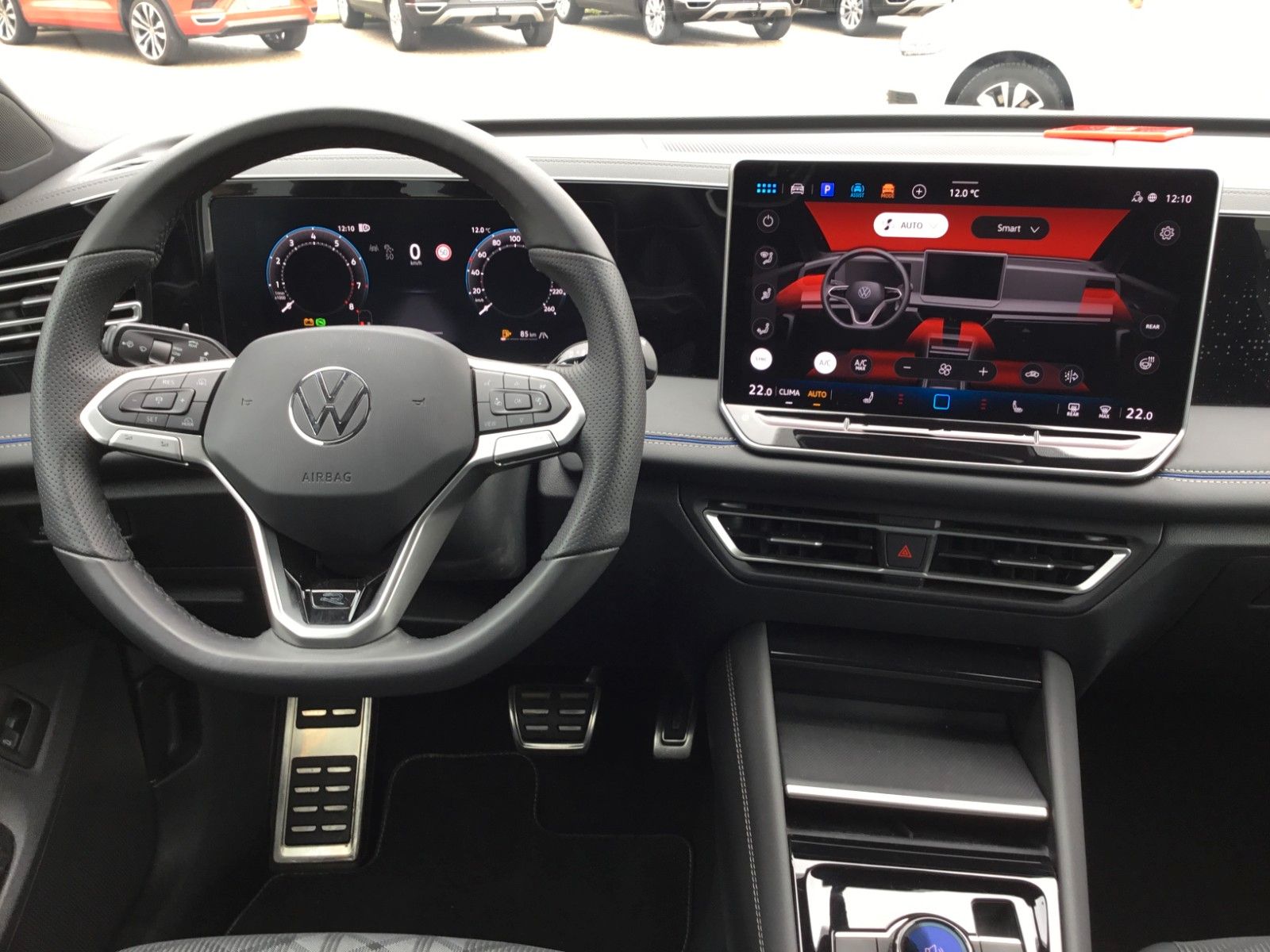 Fahrzeugabbildung Volkswagen Tiguan 1.5 eTSI DSG R-Line+AHK+19"+LED+Navi