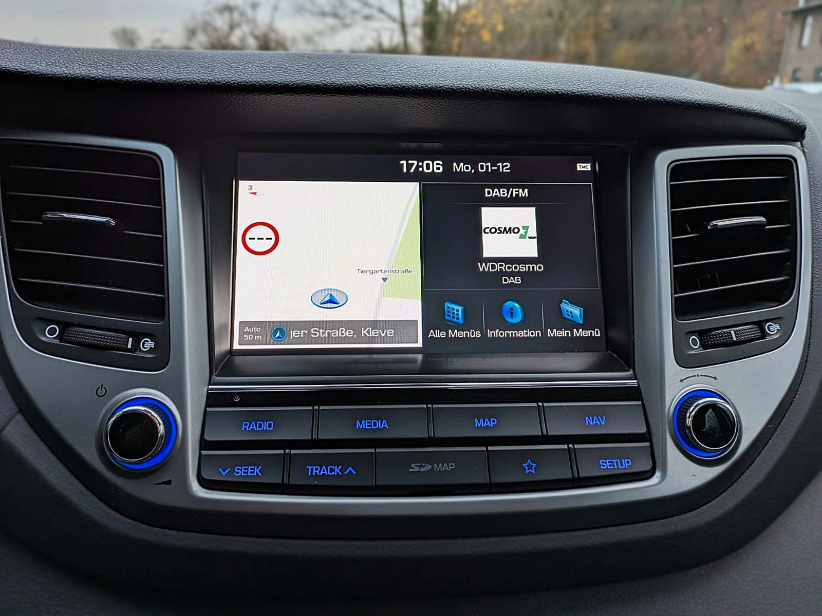 Fahrzeugabbildung Hyundai Tucson PREMIUM 4WD LEDER NAVI PANO PARKASS. LED