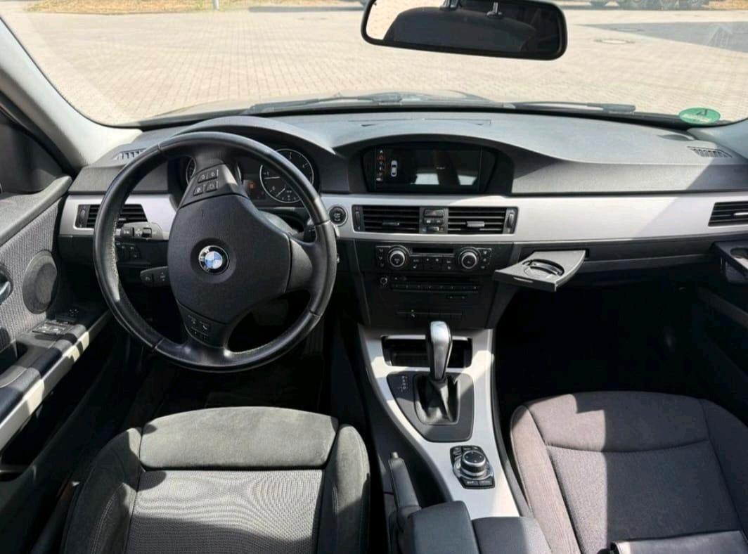 BMW 320 2010 — photo 6