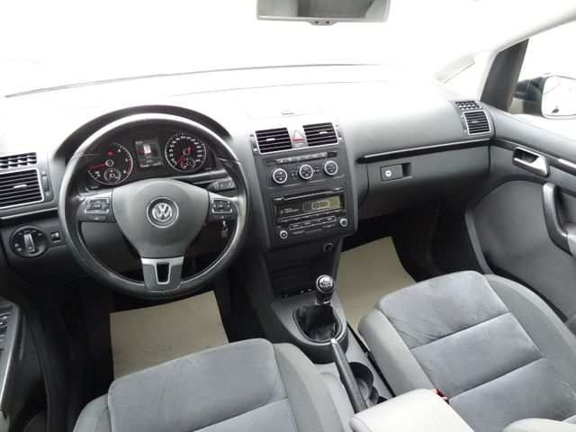 Fahrzeugabbildung Volkswagen Touran Highline/7-Sitz/Xenon/AHK/StH/Pano/
