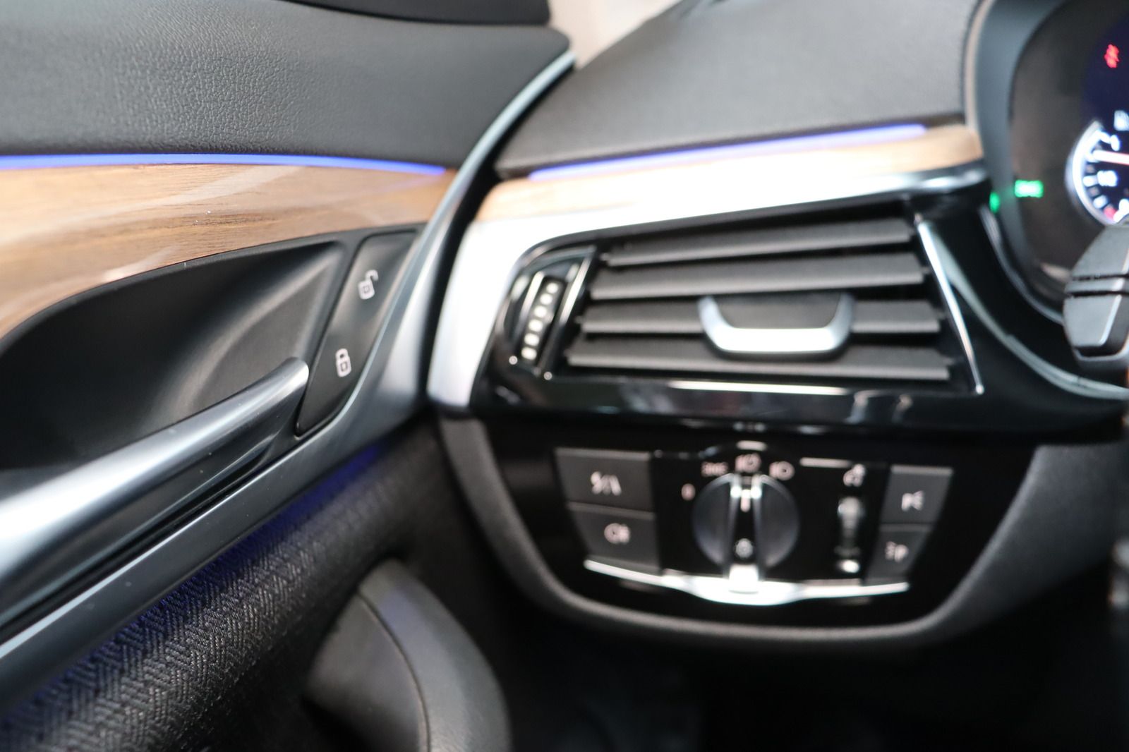 Fahrzeugabbildung BMW 540 i xDrive * HUD * Soft-Close * Night * SC * M