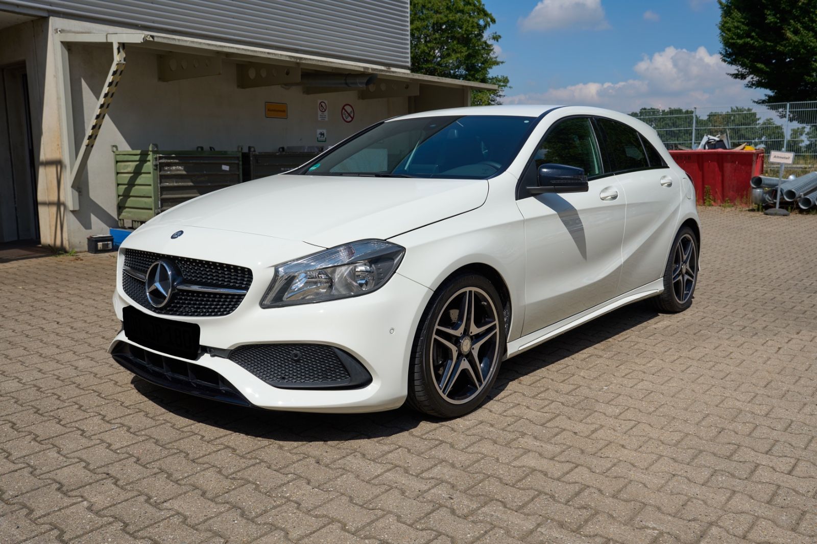 MERCEDES-BENZ A 180 AMG Line,  scheckheftgepflegt, Nightpaket